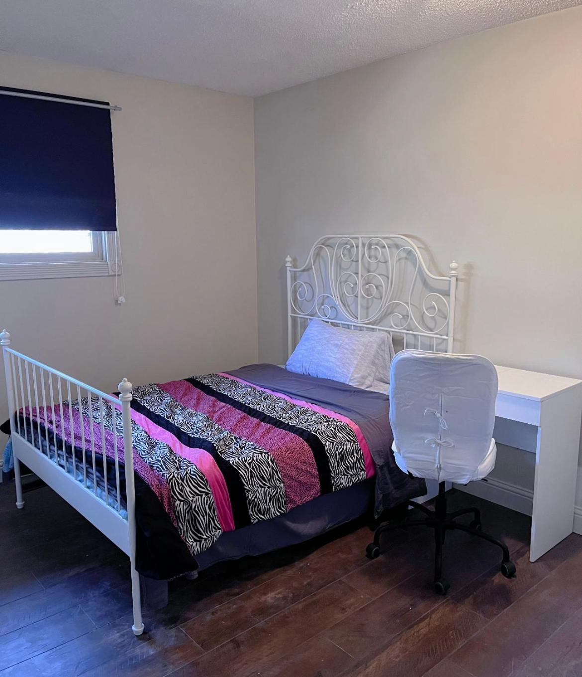 Gorgeous House&30 Second Bus Station Close C-Train& Free Parking Calgary Bagian luar foto