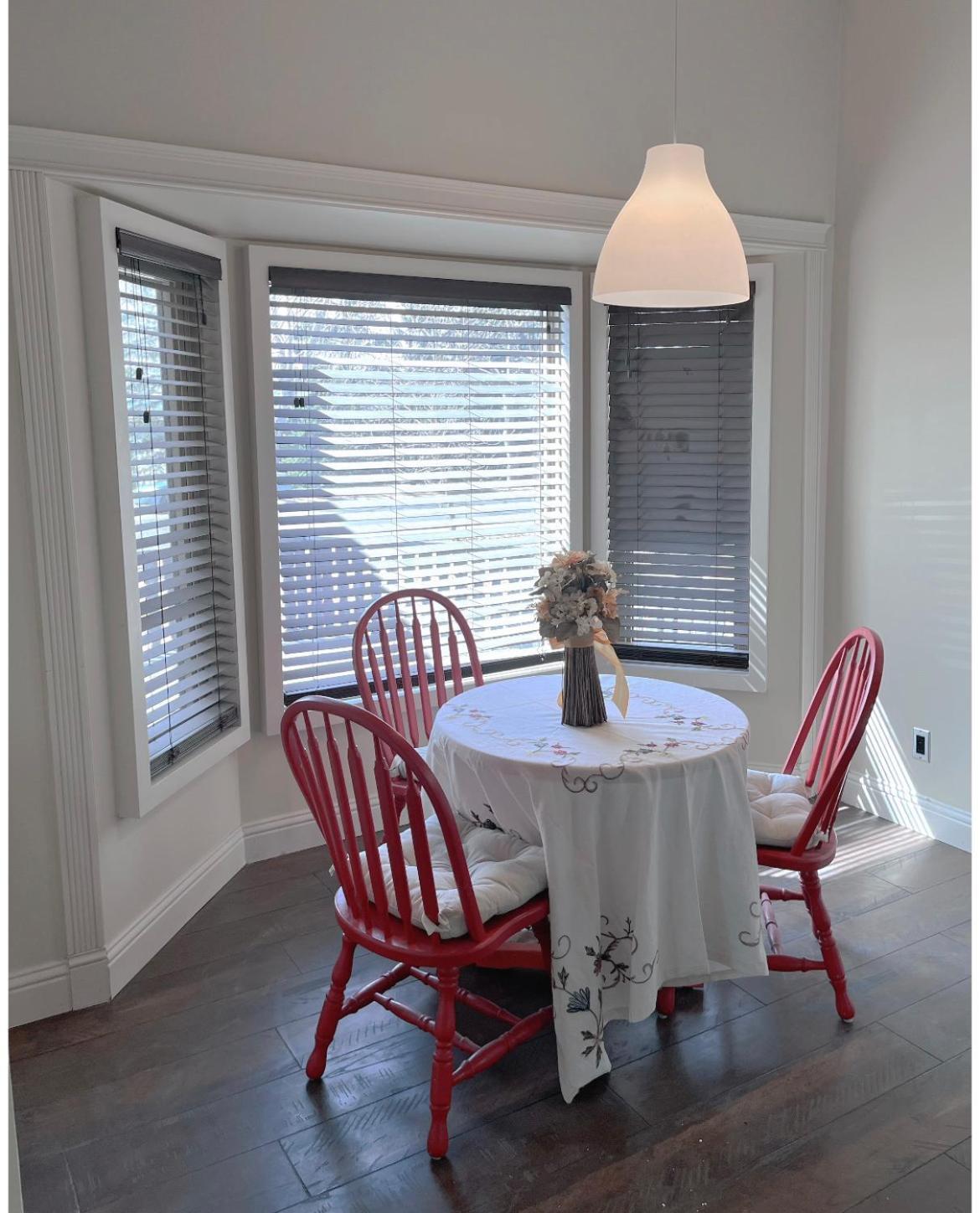 Gorgeous House&30 Second Bus Station Close C-Train& Free Parking Calgary Bagian luar foto