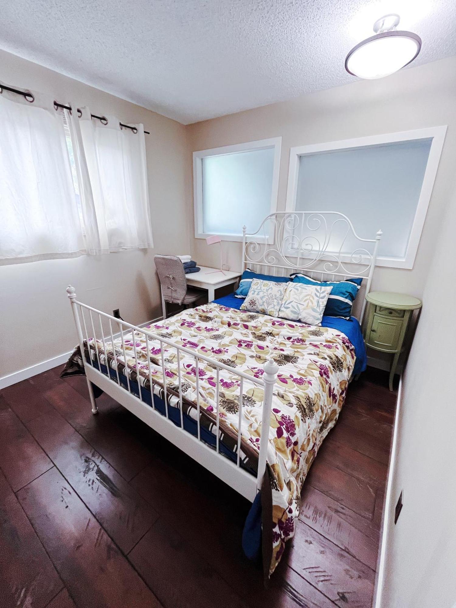 Gorgeous House&30 Second Bus Station Close C-Train& Free Parking Calgary Bagian luar foto